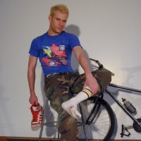 Rusty shows his feet - Picture 4