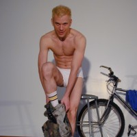 Rusty shows his feet - Picture 14