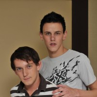 Three handsome twink kings - Picture 3