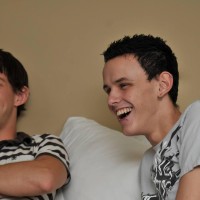 Three handsome twink kings - Picture 7