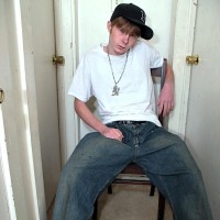Billy is naked - Picture 1
