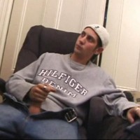 Aaron beats off - Picture 9