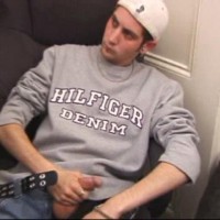 Aaron beats off - Picture 16