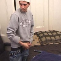 Aaron beats off - Picture 21