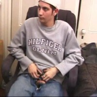 Aaron beats off - Picture 6
