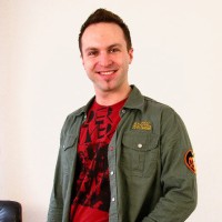 Tommy shows off his body - Picture 2