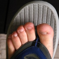 Frank enjoys foot massages - Picture 5