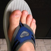 Frank enjoys foot massages - Picture 6