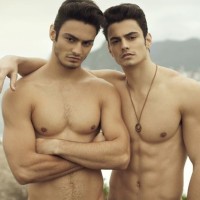 Hot Twins - Picture 6