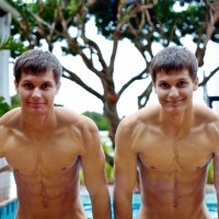 Hot Twins - Picture 23