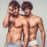 Hot Twins - Picture 3