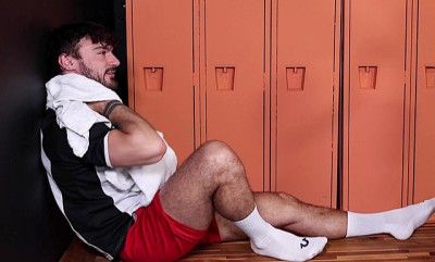 Aiden Tyler worships Michael Roman feet