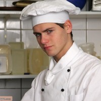 Alex in the kitchen - Picture 8