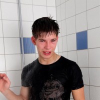Torolf under the shower - Picture 8