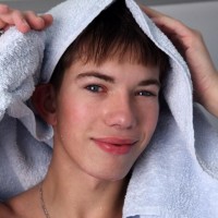Torolf under the shower - Picture 18