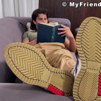 Zeke Stone shows his feet - Picture 2