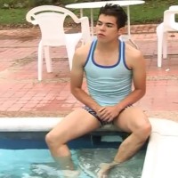 Oscar & Fabio poolside bareback - Picture 1
