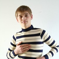 russian exposes his cock - Picture 3