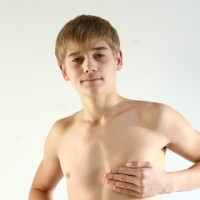 russian exposes his cock - Picture 10
