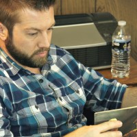 Bearded Jason jerks off - Picture 1