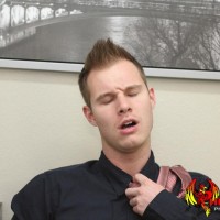 Tyler puts the squeeze on Dylan - Picture 16