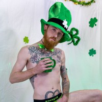 Dom Ty wanks his cock for St. Patrick’s - Picture 8
