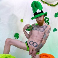 Dom Ty wanks his cock for St. Patrick’s - Picture 9