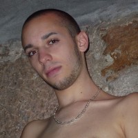 Alex Kiffuer posing - Picture 6