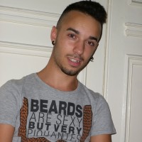 Alex Kiffuer posing - Picture 1