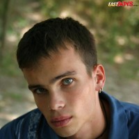 Fila jerks off outdoor - Picture 1