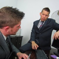 Shane Frost fuck in the office - Picture 1