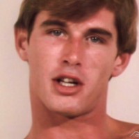 Stud Lee Ryder jerks off his dick - Picture 5