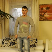 David Sweet posing at home - Picture 3