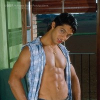 Rodrigo Ferrais posing bare - Picture 1