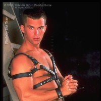 Alexei Gromoff flaunts his body - Picture 1