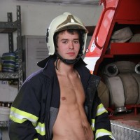 Hot firemen - Picture 7