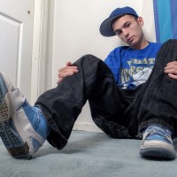 Wiley shows socks and feet - Picture 1