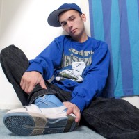 Wiley shows socks and feet - Picture 2