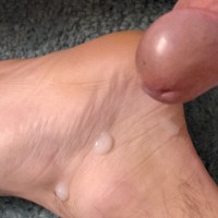 Wiley shows socks and feet - Picture 21