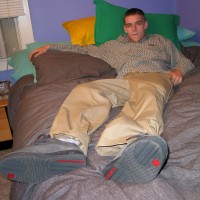Skug shows his feet - Picture 2