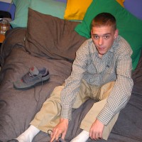 Skug shows his feet - Picture 7