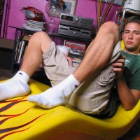 Shane Allen shows his sneakers - Picture 7