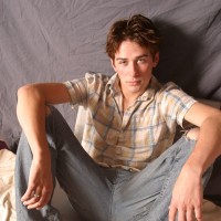 Shane Allen shows his feet - Picture 3