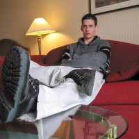 Sam shows his feet - Picture 1