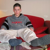 Sam shows his feet - Picture 5