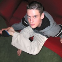 Sam shows his feet - Picture 9