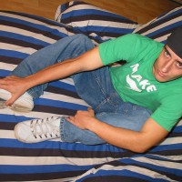 Spoony shows his feet - Picture 2