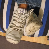 Spoony shows his feet - Picture 3