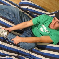 Spoony shows his feet - Picture 4