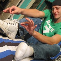 Spoony shows his feet - Picture 7